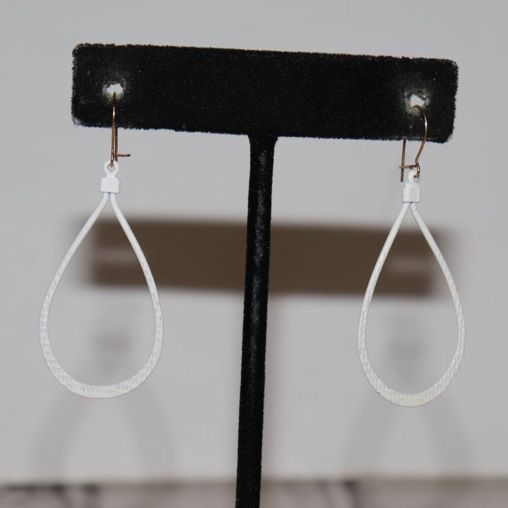 🤍✨ Vintage White Metal Oval Dangle Earrings · Gold Hooks · 2" Tall · crisp